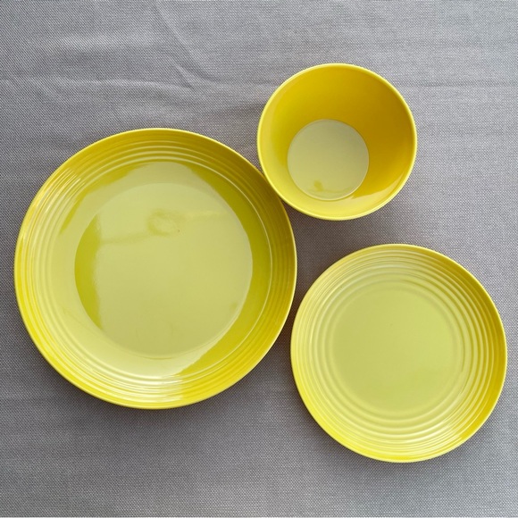 Melange 18-Piece Melamine “Solids Collection” Dinnerware Set - Yellow - Picture 3 of 5